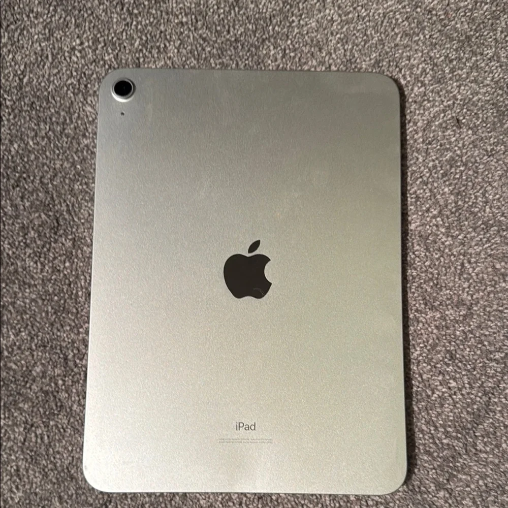 COPY - Apple Silver Ipad 10th gen